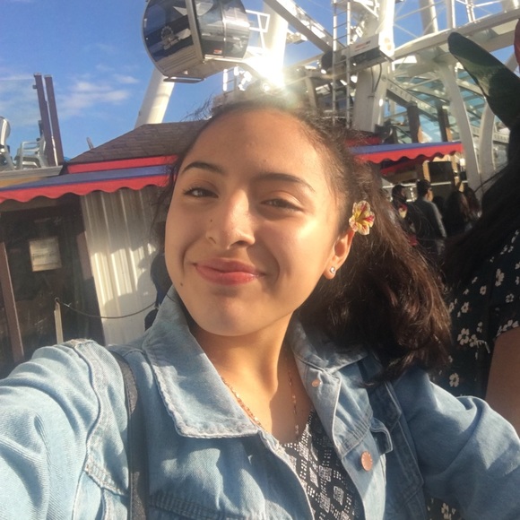 Meet your Posher, Hallie - Picture 1 of 1